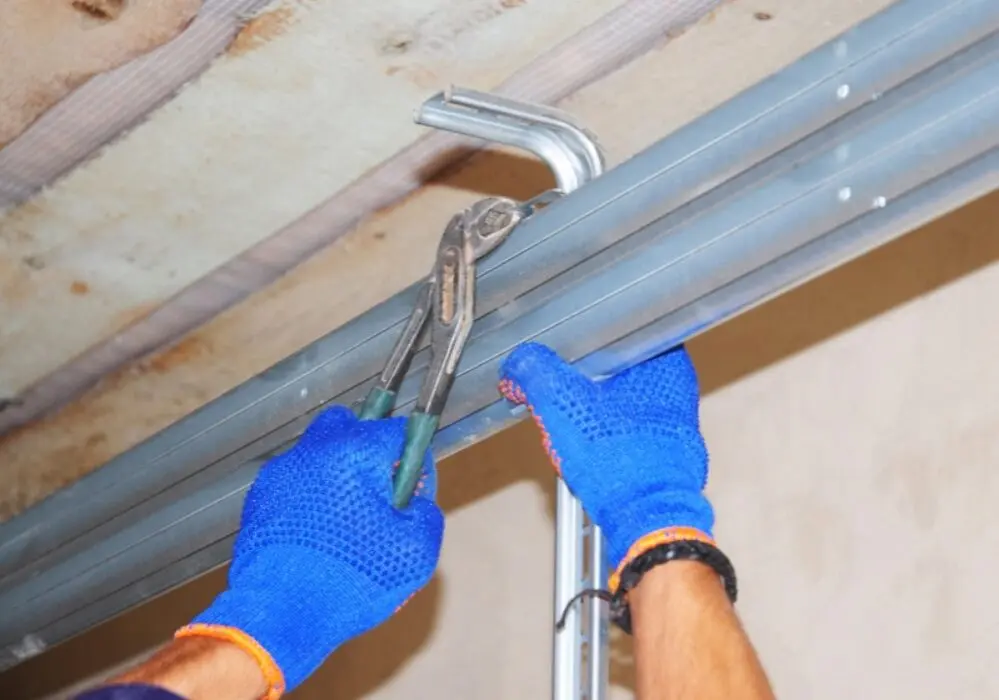 Off-Track Garage Door Realignment Vamo FL | Fast Repair